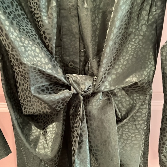 Green silk look dress - Picture 2 of 9